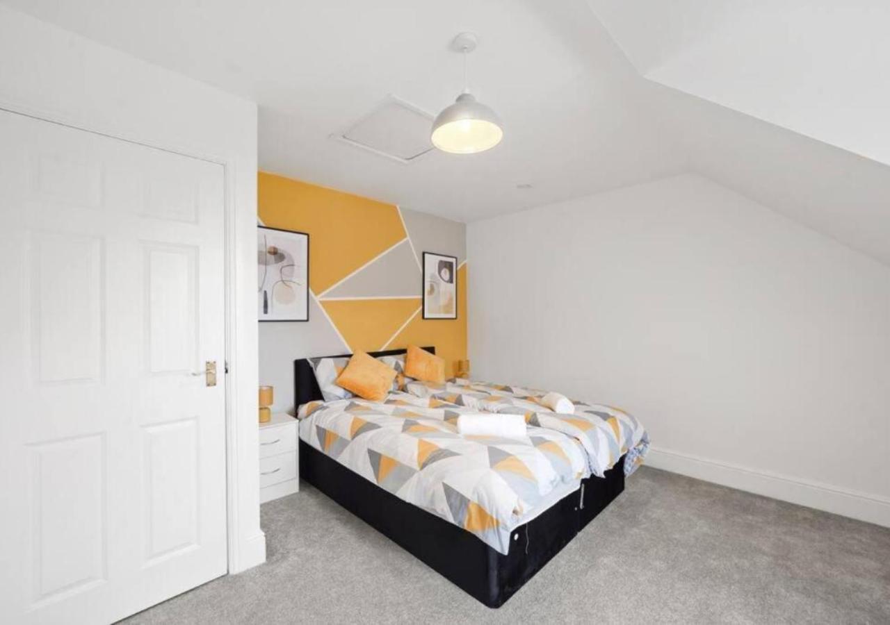 Stylish 4-Bedroom Apartment With Scenic Garden Views, Free Wifi & Parking - Perfectly Located Near Lincoln University Esterno foto